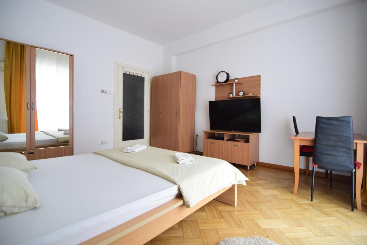 Resedinta Lui Calin - Calea Victoriei Near Royal Palace Βουκουρέστι Εξωτερικό φωτογραφία